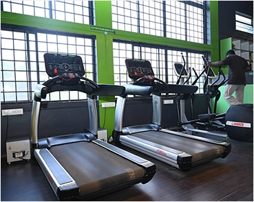 Fitness Zone Fit exterior showcases a modern and inviting gym facility with state-of-the-art equipment.